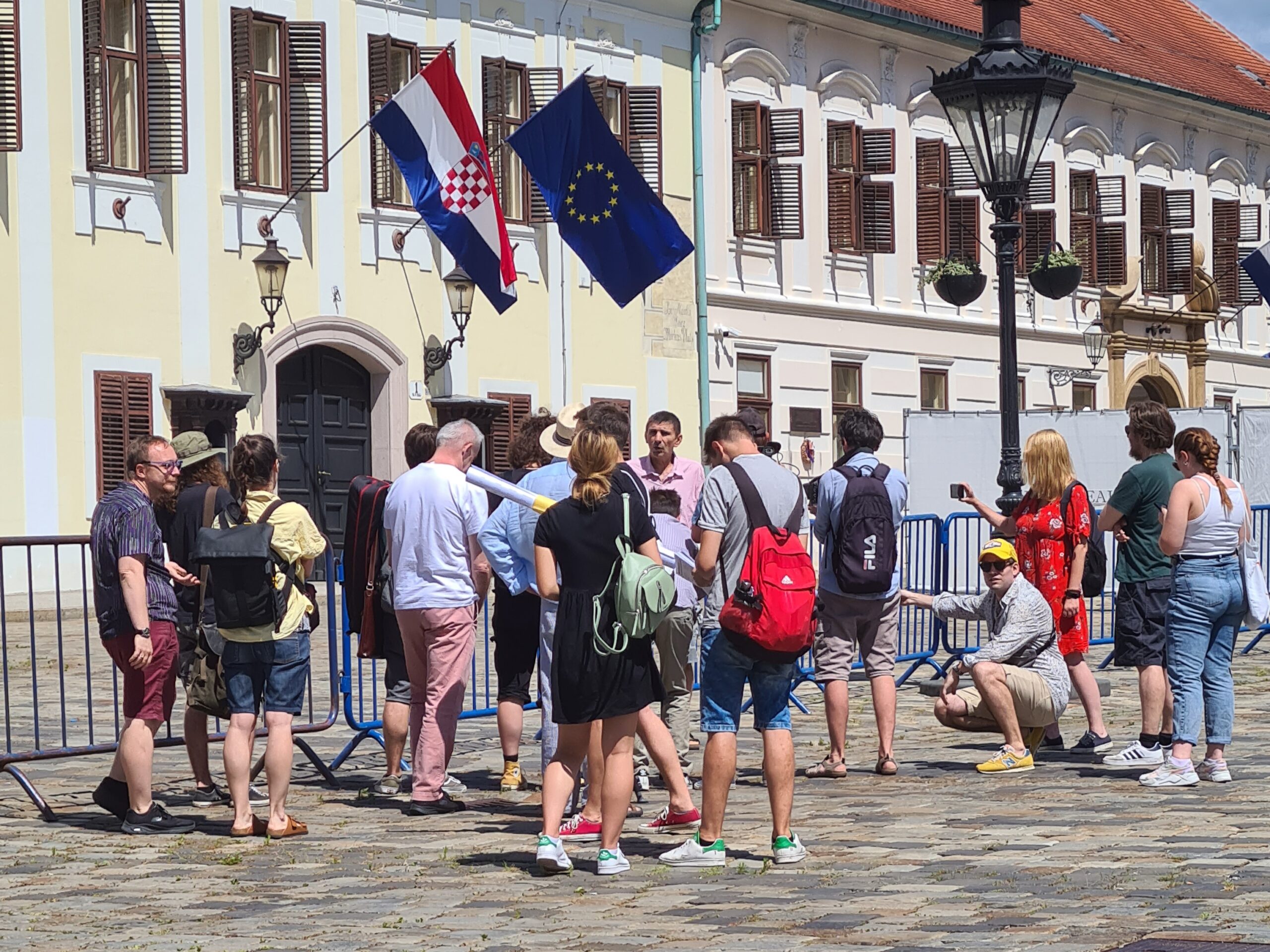 Publication of a REVIEW of two artistic performances by Siniša Labrović